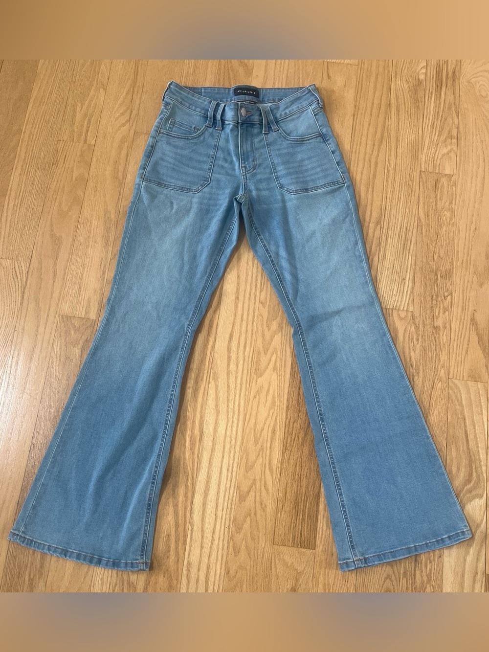 Aeropostale Light Blue Women's Low Rise Flare Jeans Size 8